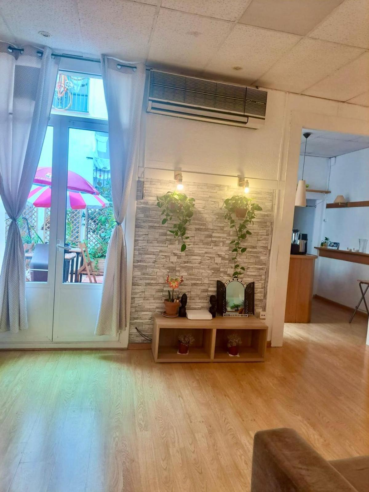 Habitacion Para Grupos Hasta 8 En Plena Rambla De Cataluna Barcelona Bagian luar foto