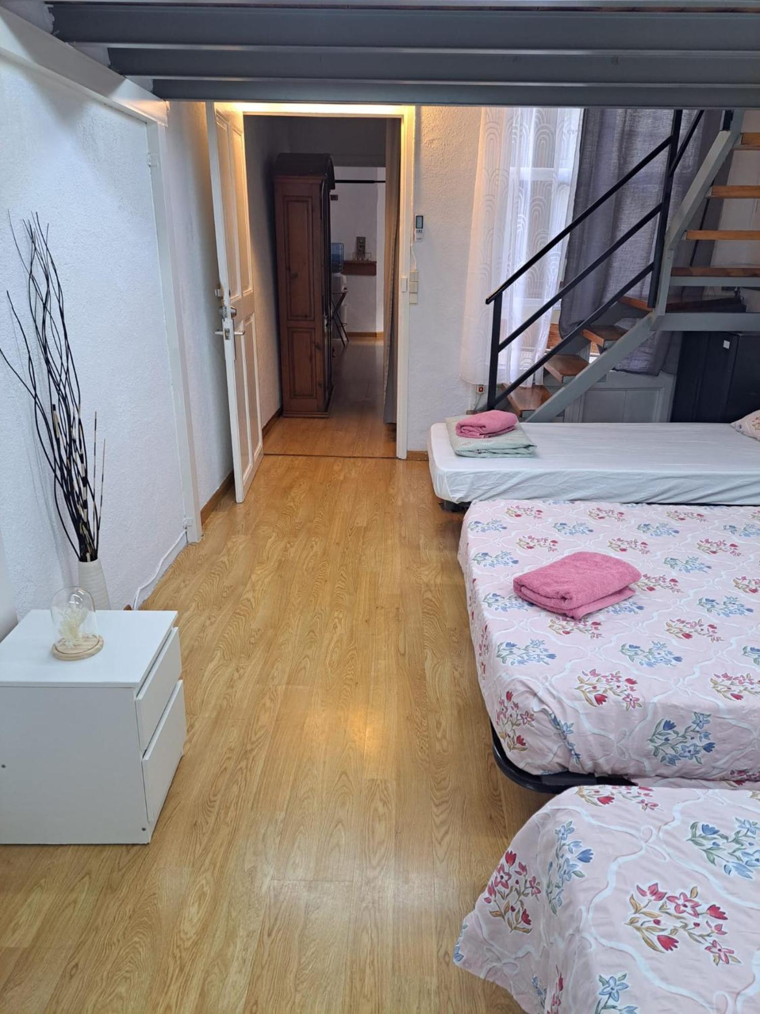 Habitacion Para Grupos Hasta 8 En Plena Rambla De Cataluna Barcelona Bagian luar foto