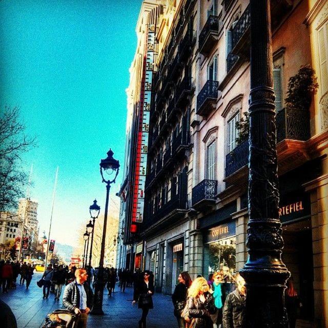 Habitacion Para Grupos Hasta 8 En Plena Rambla De Cataluna Barcelona Bagian luar foto