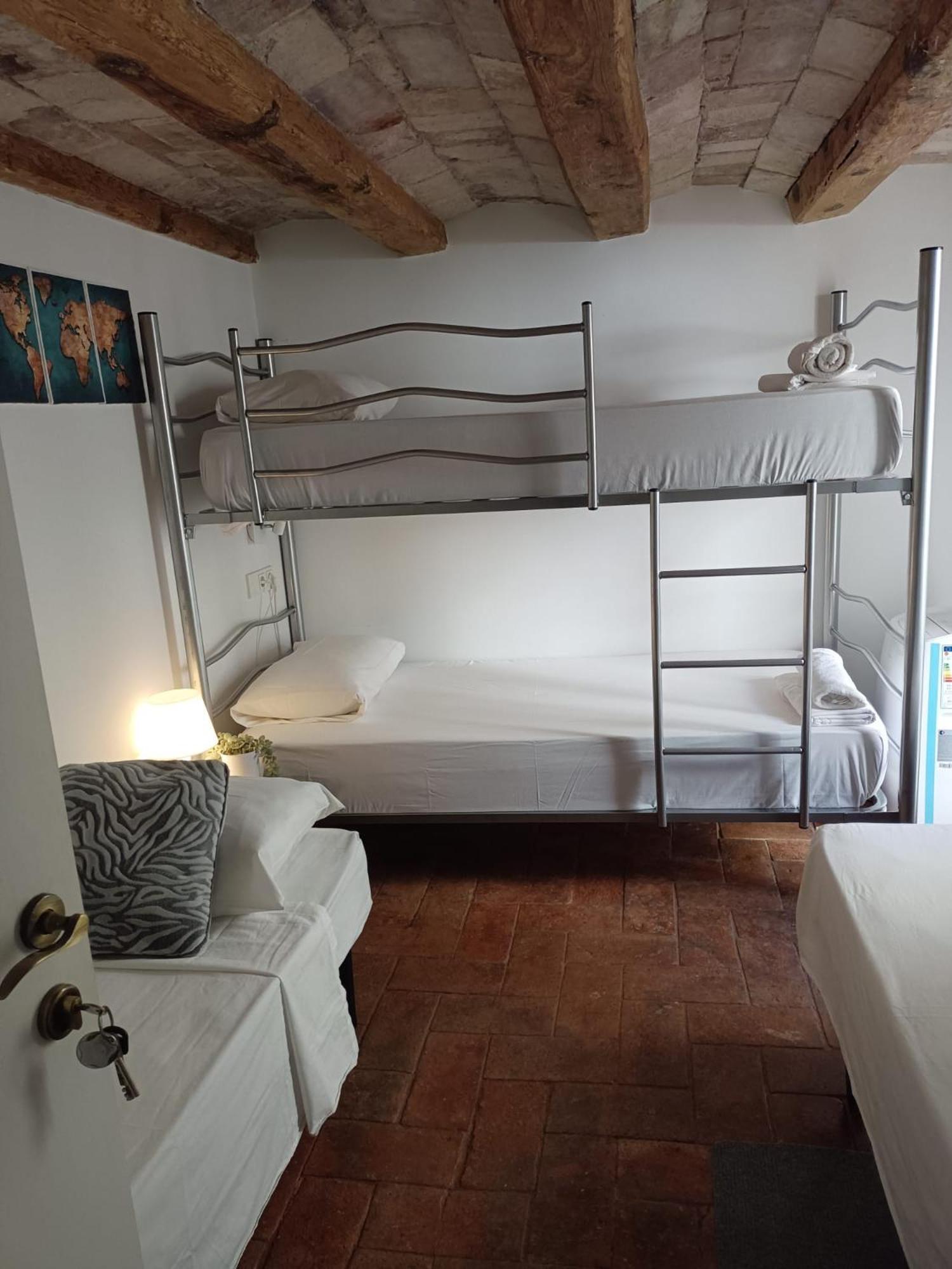 Habitacion Para Grupos Hasta 8 En Plena Rambla De Cataluna Barcelona Bagian luar foto