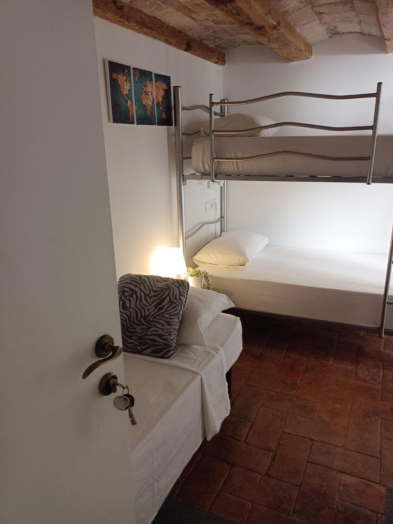Habitacion Para Grupos Hasta 8 En Plena Rambla De Cataluna Barcelona Bagian luar foto