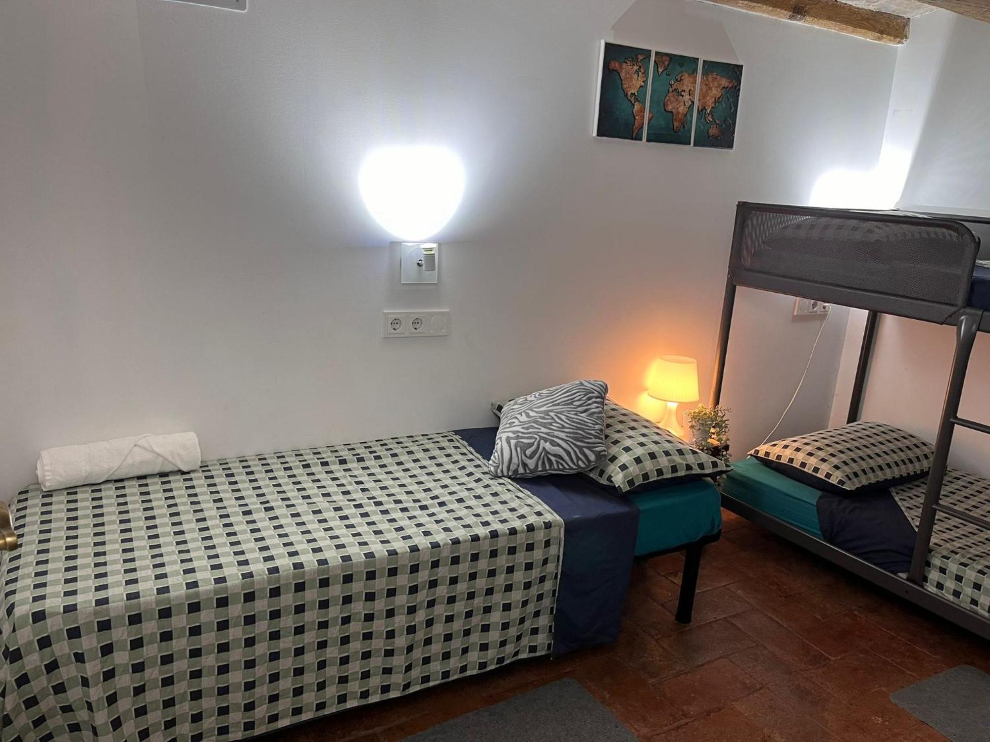 Habitacion Para Grupos Hasta 8 En Plena Rambla De Cataluna Barcelona Bagian luar foto