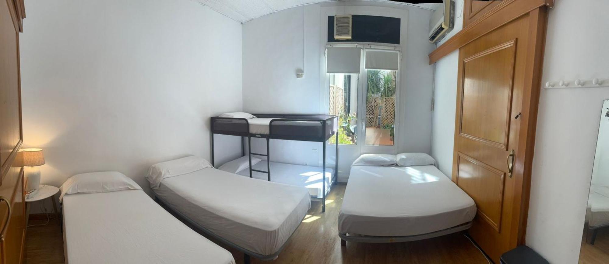 Habitacion Para Grupos Hasta 8 En Plena Rambla De Cataluna Barcelona Bagian luar foto